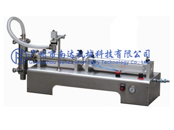 半自動液體氣動灌裝機(jī) 半自動液體氣動灌裝機(jī)